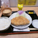とんかつ 惣菜 馴染屋 - ロースかつランチ　910円(税込)