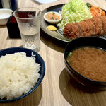 とん久 - 特選ヒレかつ定食