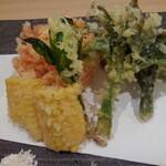 割烹 伊とう - とうもろこしと山菜の天ぷら