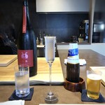 Iikura Karaki - ◆ノンアルビール(660円）と日本酒をグラスで。 特別な高級酒は別として、どの銘柄でもグラス660円という設定は嬉しいですね。^^