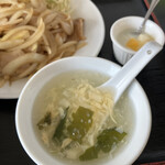 中国飯店真味 - スープ。コショウをかけてちょうど良い。