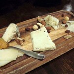 Osteria bar rozzo azzurro - イタリアチーズ５種盛り合わせ