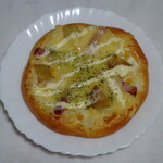 龍月堂 - 北海道ポテトグラタンと厚切りベーコンのピザ