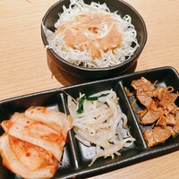 旅亭 まんぷく 六本木ヒルズ店 - 前菜3種とサラダ