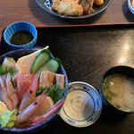 味処 まるたか - 海鮮丼大盛　1800円