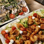 貸切PARTY&BAR QUEENS shibuya udagawa - PARTY料理　国産豚の豚しゃぶとガーリックシュリンプのサラダ