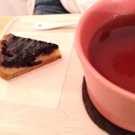 おやつ研究所 - ブルーベリータルト370円(税込)
            香りの紅茶600円(税込)