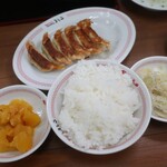 Oosaka Gyouza Semmonten Yoshiko - 焼餃子ドタバタご飯とトッピングのねぎ塩。