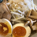 Men hachi ichi hachi ichi noodle bar - 醤油豚骨麺（アップ２）