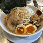 Men hachi ichi hachi ichi noodle bar - 醤油豚骨麺