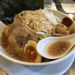 Men hachi ichi hachi ichi noodle bar - 醤油豚骨麺（アップ３）