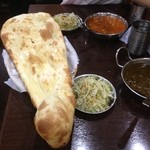 本格的インド・ネパール料理 シバ - ナンがデカイ