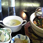 Tom Pa - 土鍋麻婆豆腐丼セット　８５０円　サラダ、スープ、ザーサイ付き