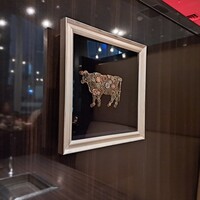 焼肉うしごろ 銀座並木通り店 - 私が案内されたボックス席に掲示されていた絵です。