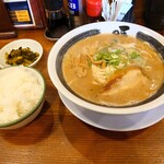 ばり馬 - 料理写真:2023年4月　豚骨醤油ラーメンとライス（968円）