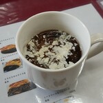 昔ながらの洋食 オールドキッチン - ミルクを入れます