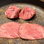 Kanzen Koshitsu Yakiniku Kanau - 国産黒毛和牛タン二種 厚切りタン、上タン