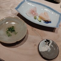 鮨 若尊 - 真鯛（煎り酒）と帆立（塩）
