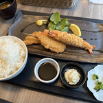 tomoru - 本日のおすすめ(フライ3種盛り合わせ)