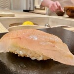 すし 良月 - 2023.2.  ともしげ(髭鯛)