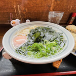 Teuchi Udon Shimizuya - 月見わかめうどん(1玉) 410円
      お得な1杯です◎