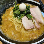 横横家 - ラーメン中盛り　950円