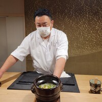肉割烹 五平 - 曾根 陽大将と筍とグリーンピースの土鍋ご飯筍とグリーンピースの土鍋ご飯