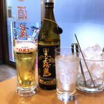 紅葉亭 - 生ビール600円、黒霧島ボトル2,680円。ミネラル水200円、氷250円