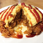 紅葉亭 - ケチャップたっぷり、具材はチャーハンとほぼ同じ。この飾らない感じが好きなんです