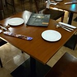 UBRIACO - テーブル席