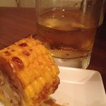 ゴーストスープ - 付き出し(手の込んだVer.)　焼きとうもろこし。とうもろこしといったらバーボンでしょー！という素敵なお店。
