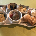 森のレストラン モノミ - 料理写真:おばんざいランチ¥1820(サラダスープバイキング+ワンドリンク付き)