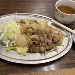 Uo Taki - 「肉の生姜焼き定食」のメインと沢庵。