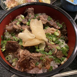 絹一 - 牛すじ丼