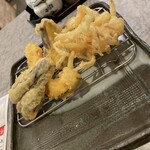 Tempura Kurabu - 日替わり定食（天ぷら6品）
                      この日は かぼちゃ 茄子 はぜ 白身魚（→玉ねぎに変更）