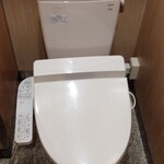 名古屋 栄 鮨 栄華 - トイレもきれいでした(ビル共用)