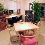 クローバー ボヌール - カフェの店内です。たまたま、空席だったので、見せていただけました。