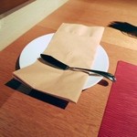 クローバー ボヌール - ナフキンとパン皿等。