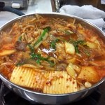 たつ屋 - ホルモン鍋 完成！