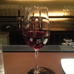 クアデラ - ハウス赤。渋みはあるけどミディアムでもライト寄り、料理にはあってるのかな。