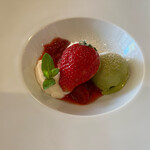 cento - 抹茶のジェラートと苺ソースのパンナコッタ