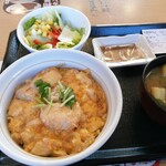 Nakau - 親子丼/サラダ味噌汁セット