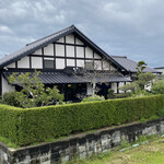 Soba Dokoro Ichi - 大きな建物は店舗兼自宅？