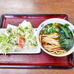 長生うどん - かけうどん中盛ｗｉｔｈわかめ＆春の山菜天盛り