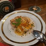 DUB - 白カビのチーズを焼いた物。