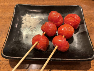 炭火焼料理 和元 - あまーいプチトマトの炭火焼は和歌山の紀州南高梅のお塩をつけて(*´︶`*)ﾉ