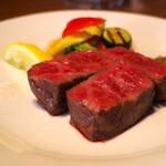 ワイン食堂トランク イタリアゴハン - もとぶ牛のポワレ