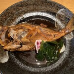 鯱 - タカノハダイの煮付けと、ワカメと蓮根添え。