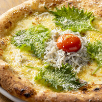 和歌山県産シラスと蘭王卵、大葉の和風ピッツァ