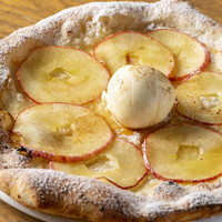 りんごとマスカルポーネのシナモン香るハニーピッツァ